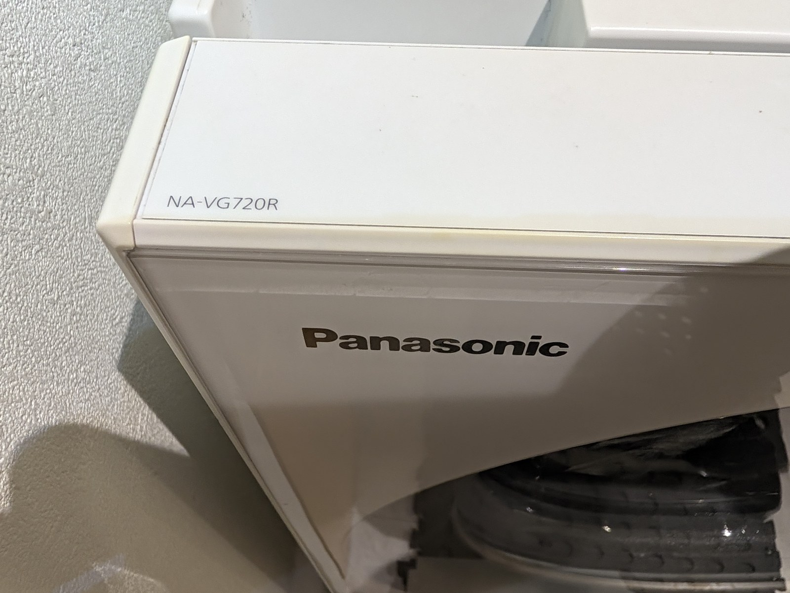 本体前面のNA-VG720Rの型番表示